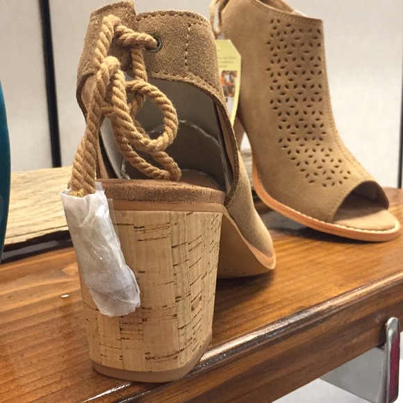 Brand new with tag and box toms Elba bootie - Picture 3 of 6